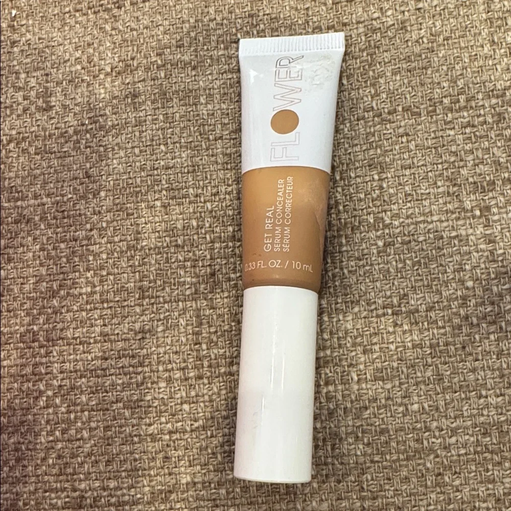 FLOWER Beauty Get Real Serum Concealer - Medium Deep‎